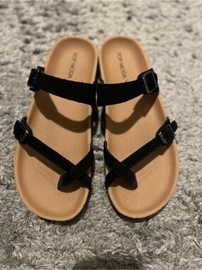 TOP Moda Black Strappy Toe-Loop Sandals with Tan Footbed